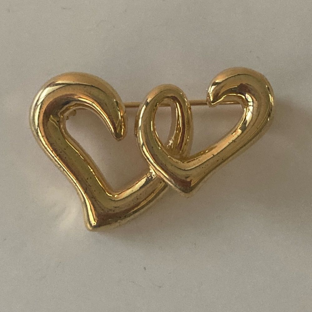 Vintage 80’s Gold tone double heart pin brooch
